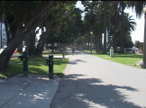 Palisades Park people strolling